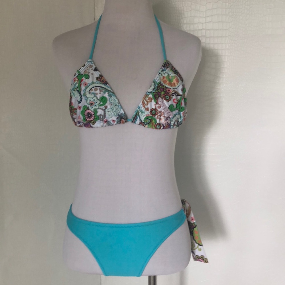 EMBROIDERED BLUE BIKINI.